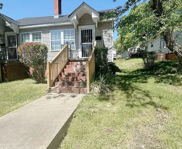 903 Price Ave — Photo 1