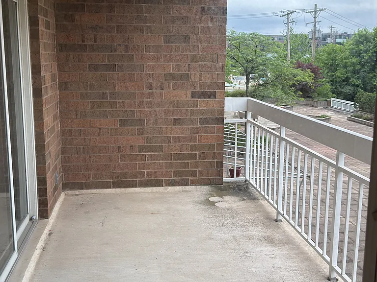 Chelsea Condos — Photo 21
