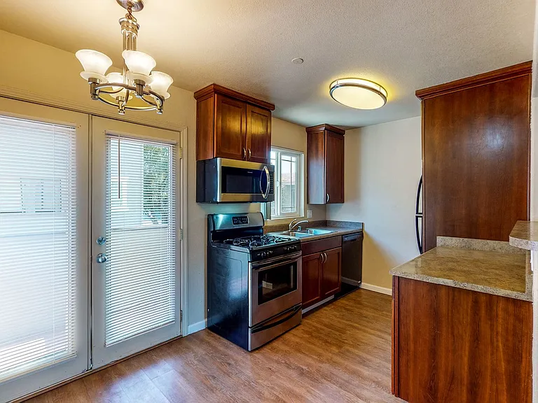 8045 Beverly Dr — Photo 15