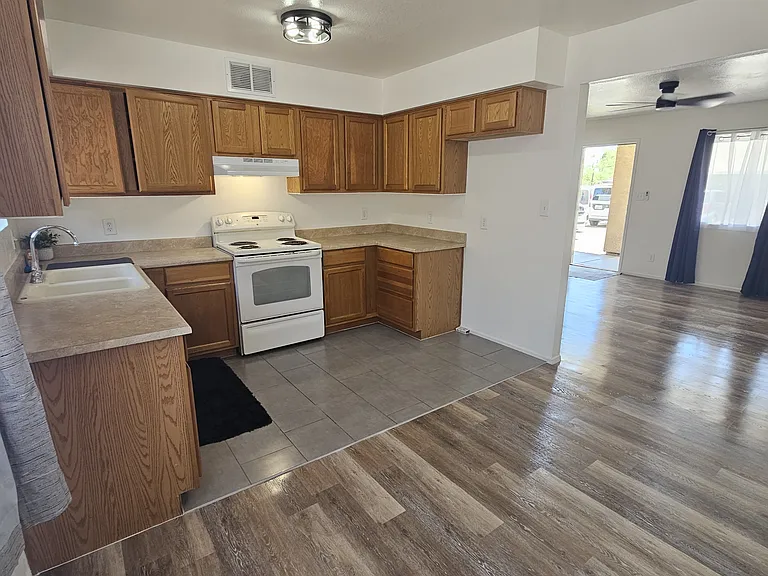 5019 N 22nd Ave #6 — Photo 9