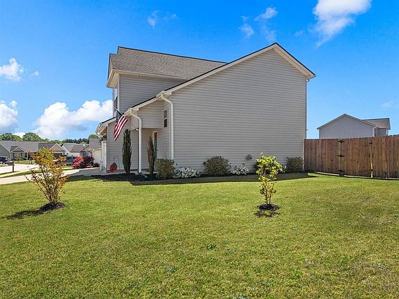 4th image of 465 Peaksview Dr