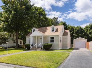 7 Farm Hill Rd, Cape Elizabeth, ME 04107