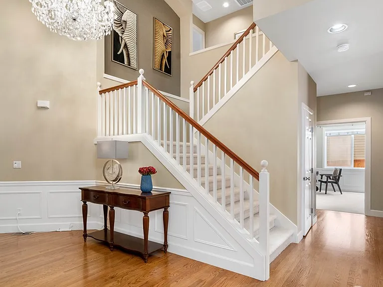 20514 NE 23rd Ct — Photo 3