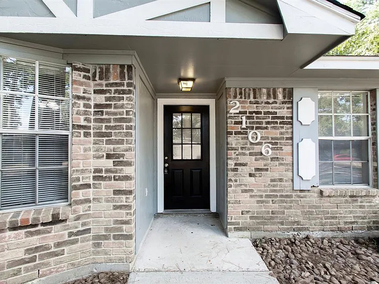 2106 Wickburn Dr — Photo 3