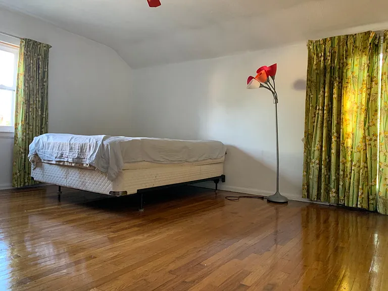 23407 Beachwood Blvd — Photo 8