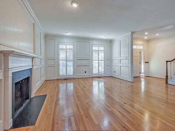 5th image of 4100 Lovers Ln
