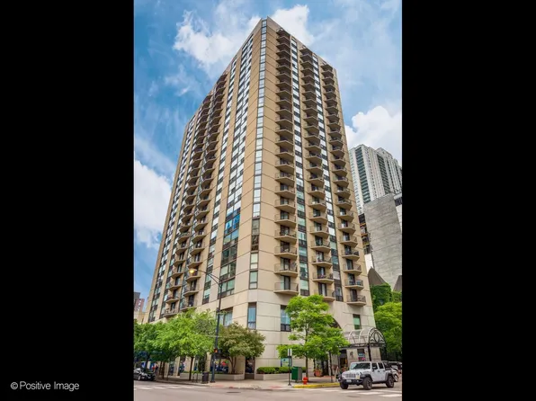 70 W Huron St APT 605, Chicago, IL 60654