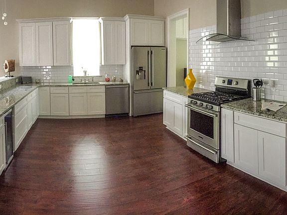 5th image of 914 Montegut St
