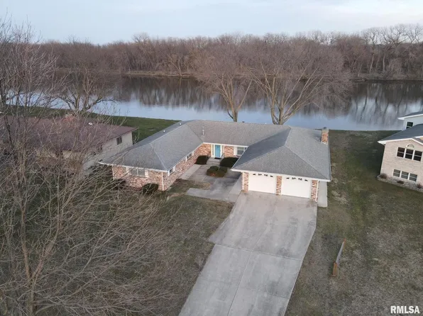 29 Meadow Ln, Prophetstown, IL 61277