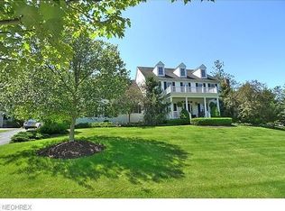 10 Timber Ridge Dr, Chagrin Falls, OH 44022