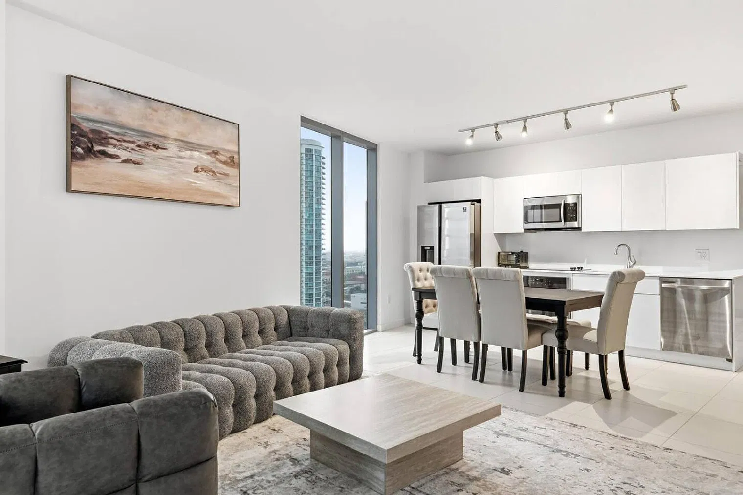 3 bed, 2.0 bath, 14531 sqft, $6,300 — Photo 1