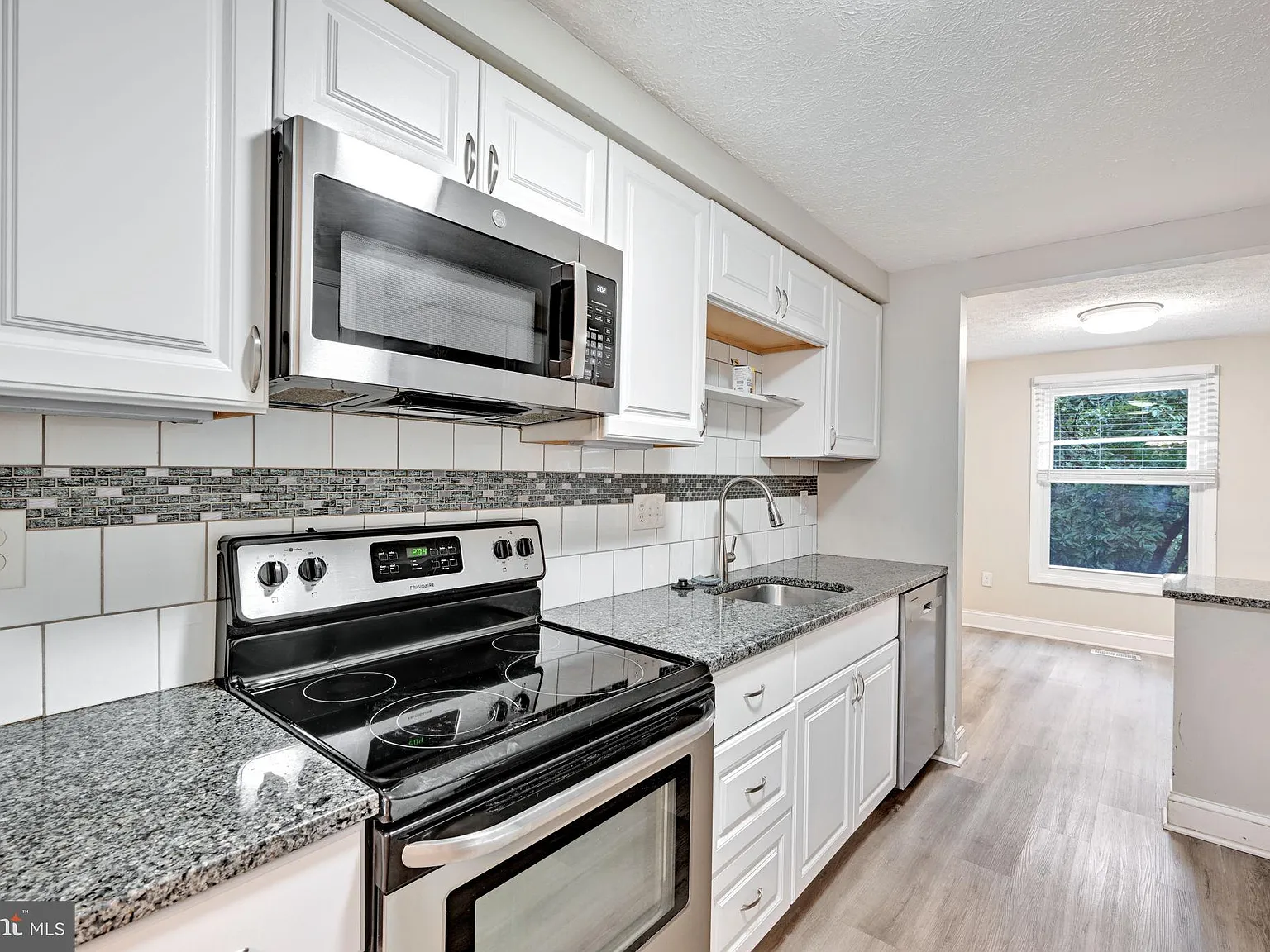 4 bed, 3.5 bath, 2084 sqft, $3,300 — Photo 4