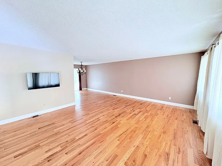 101 Knight Cir — Photo 4