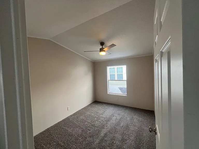 St. Clair Place — Photo 19