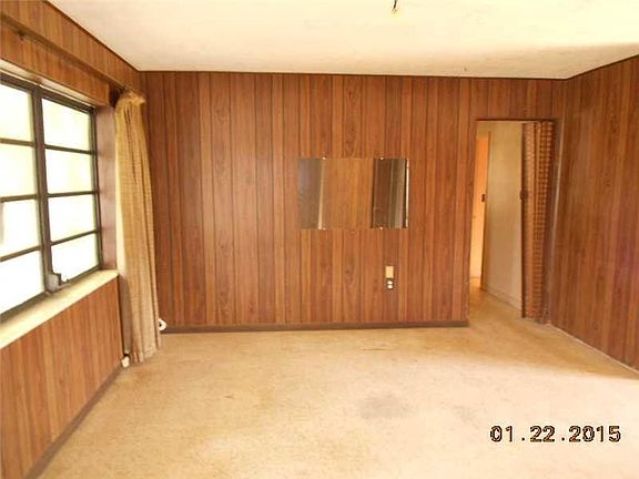 3rd image of 250 NW 69th Way