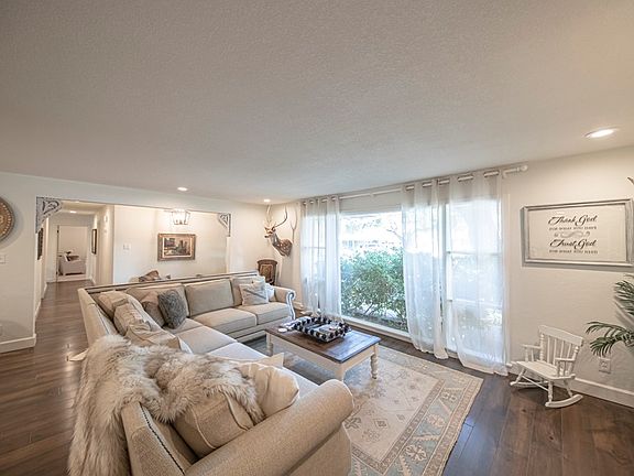 4th image of 1404 Douglas Ave
