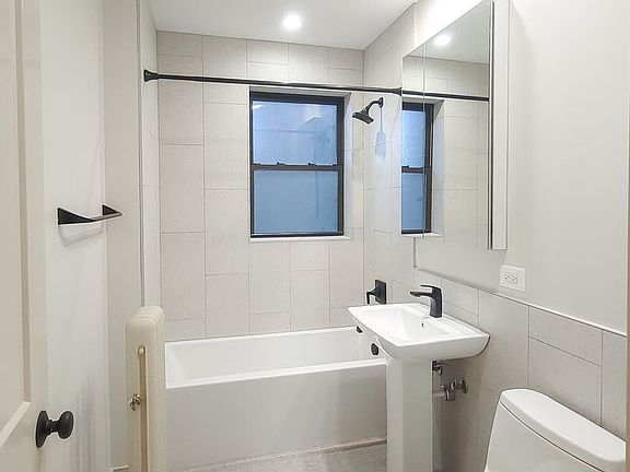 5th image of 4953 N Oakley Ave #W3