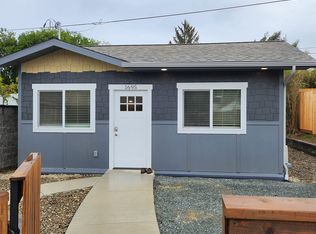 1695 Hayes St, North Bend, OR 97459