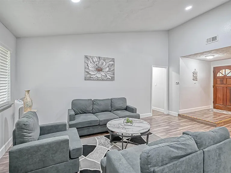 11618 Corona Ln — Photo 7