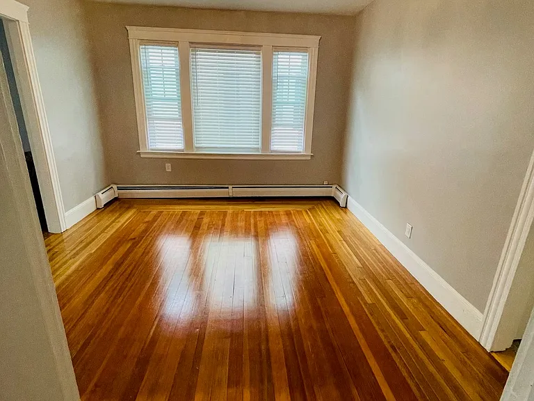 76 Pembroke Ave #2 — Photo 4