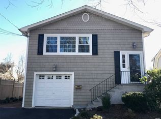 92 Sammis St, Huntington, NY 11743