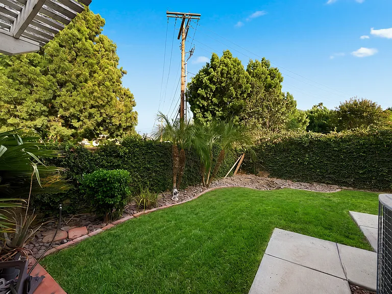 1728 Edmon Way — Photo 36