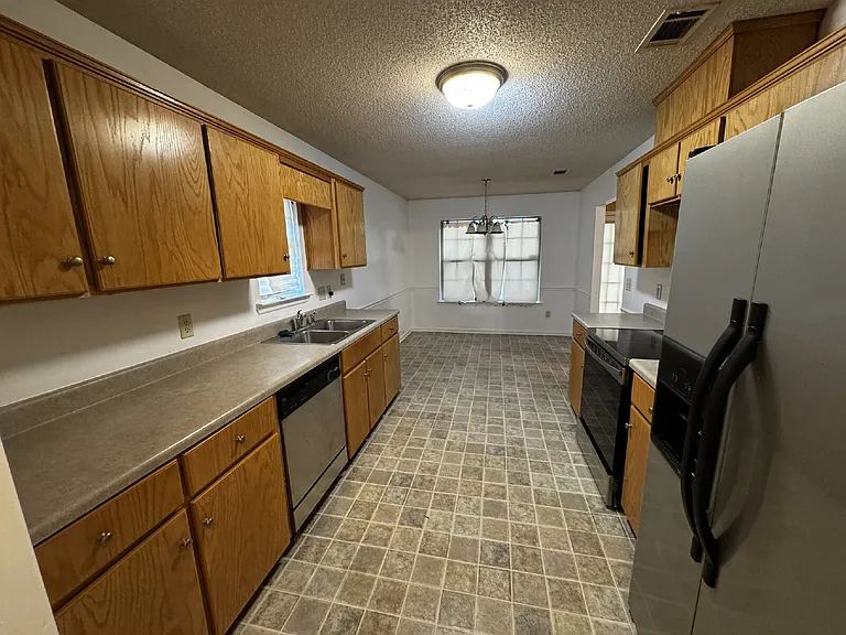 276 Gloucester Dr — Photo 6