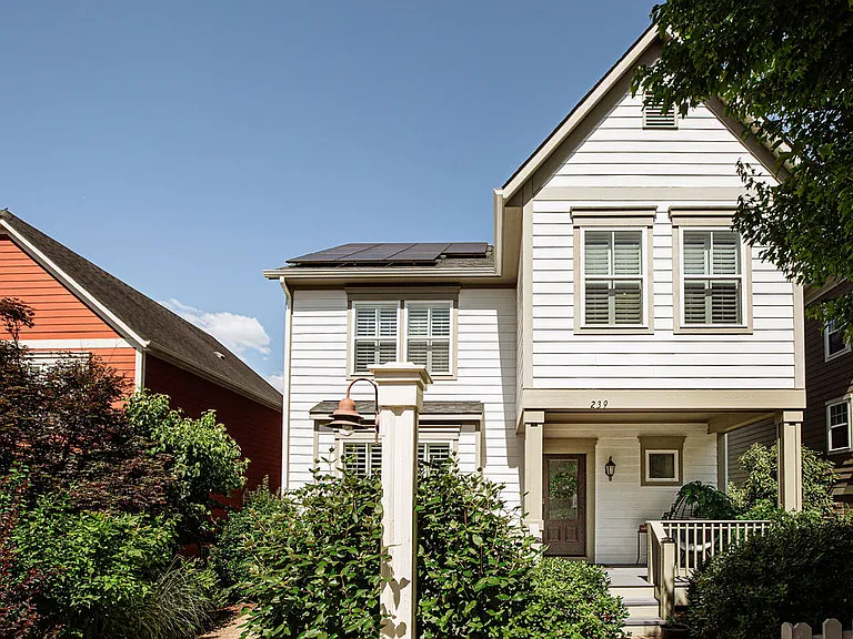 239 Huntley Ave — Photo 2