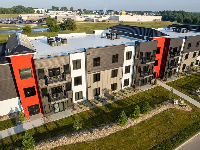Latitude 40 Flats — Photo 12