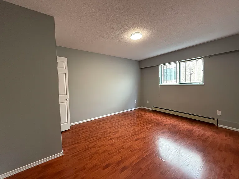 2323 E 41st Ave — Photo 5