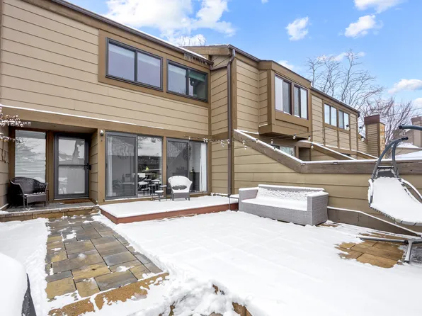 122 Aberdeen Ct, Geneva, IL 60134