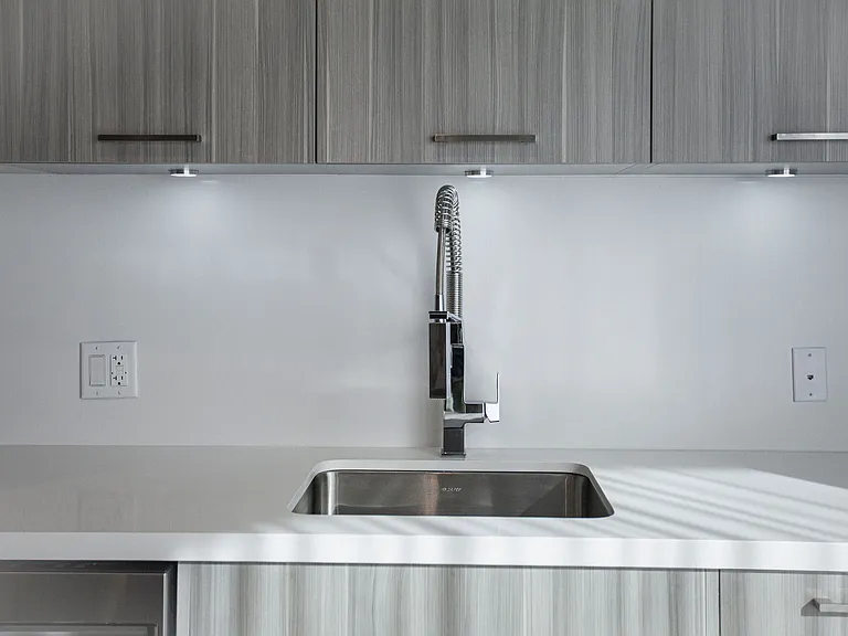 850 Living — Photo 27