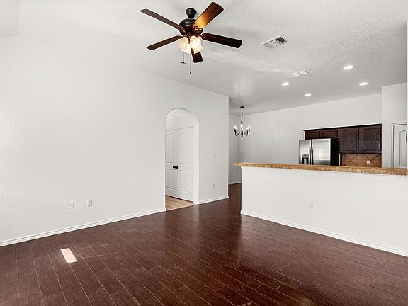 2nd image of 582 Creekside Cir
