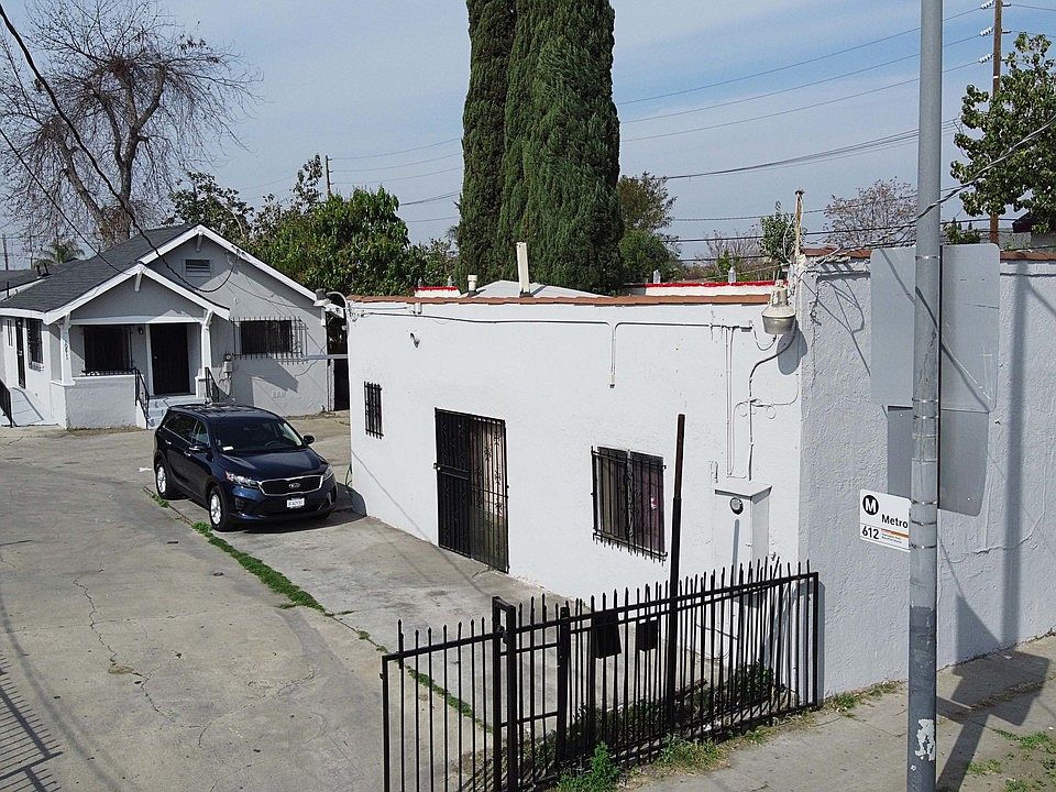 1st image of 10809 Wilmington Ave