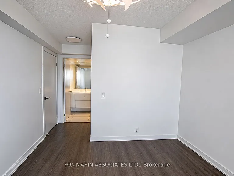 525 Adelaide St W #614 — Photo 8