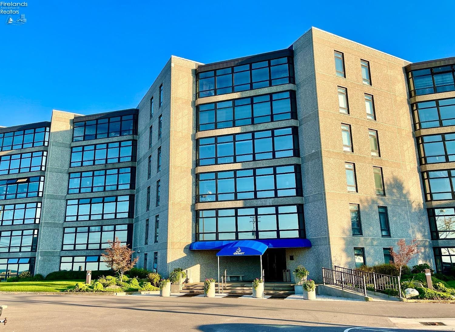 711 W Lakeshore Dr APT 106, Pt Clinton, OH 43452 Zillow