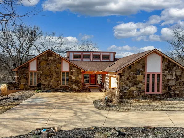 1513 Carey Dr, Grove, OK 74344