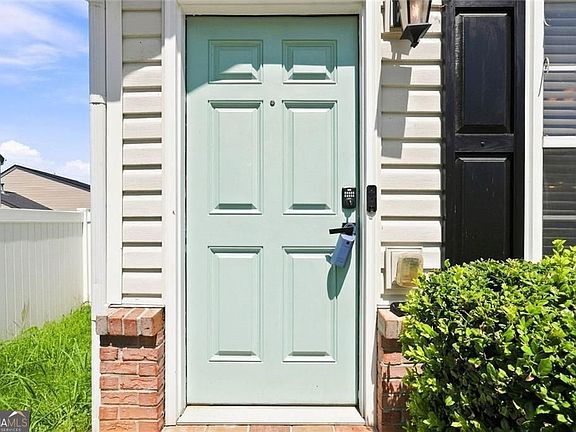 4th image of 203 Oak Grove Ln