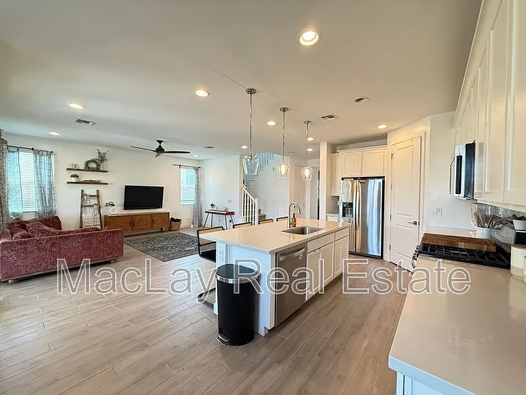 10312 E Revolution Dr — Photo 9