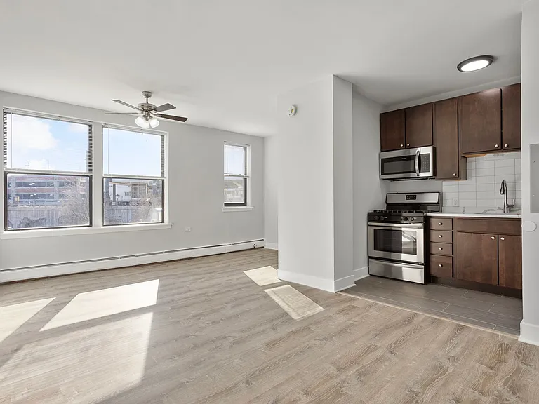 1625 W Howard St — Photo 9