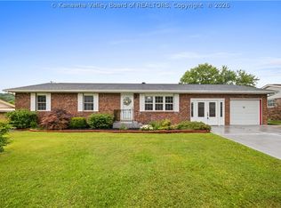 77 John St, Culloden, WV 25510