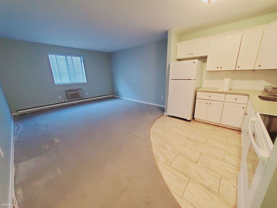 2nd image of 721 Cove Rd #10051851
