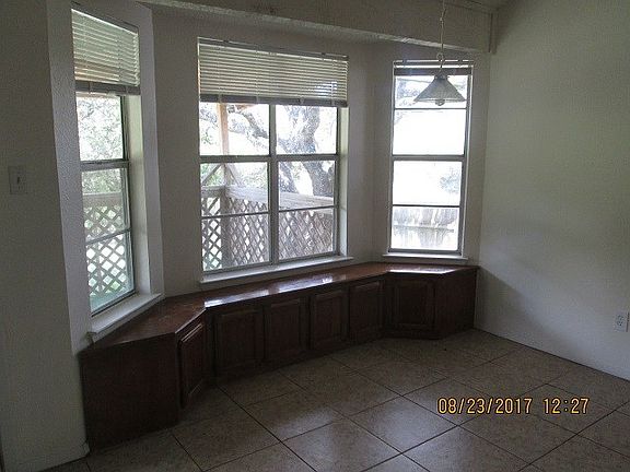 3rd image of 502 Stonebridge Dr