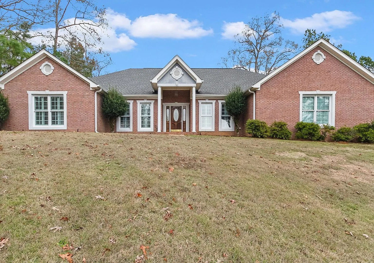 Spacious 3 Bed 2.5 Bath! Available for Fall 2026! Call to Schedule a Tour Today! — Photo 1