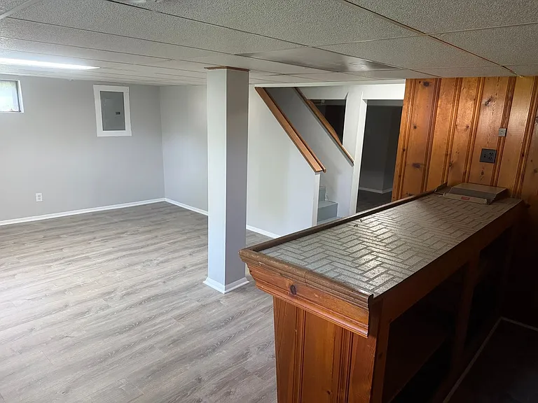 (357) 3961-63 Jane — Photo 15