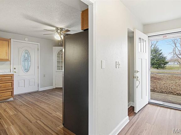2nd image of 54 Lincoln Ln
