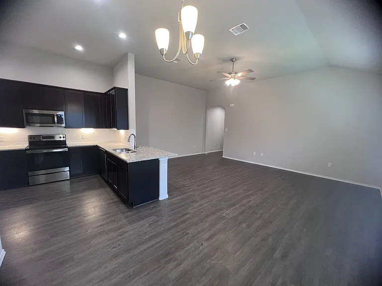 636-638 Heathers Way — Photo 3