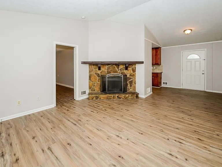 1847 Litchfield Rd — Photo 4