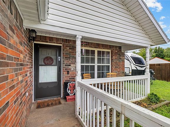 4th image of 761 Applegate Ln
