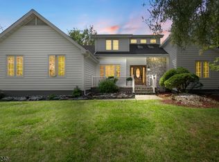 22 Cloverleaf Dr, Marlboro, NJ 07746